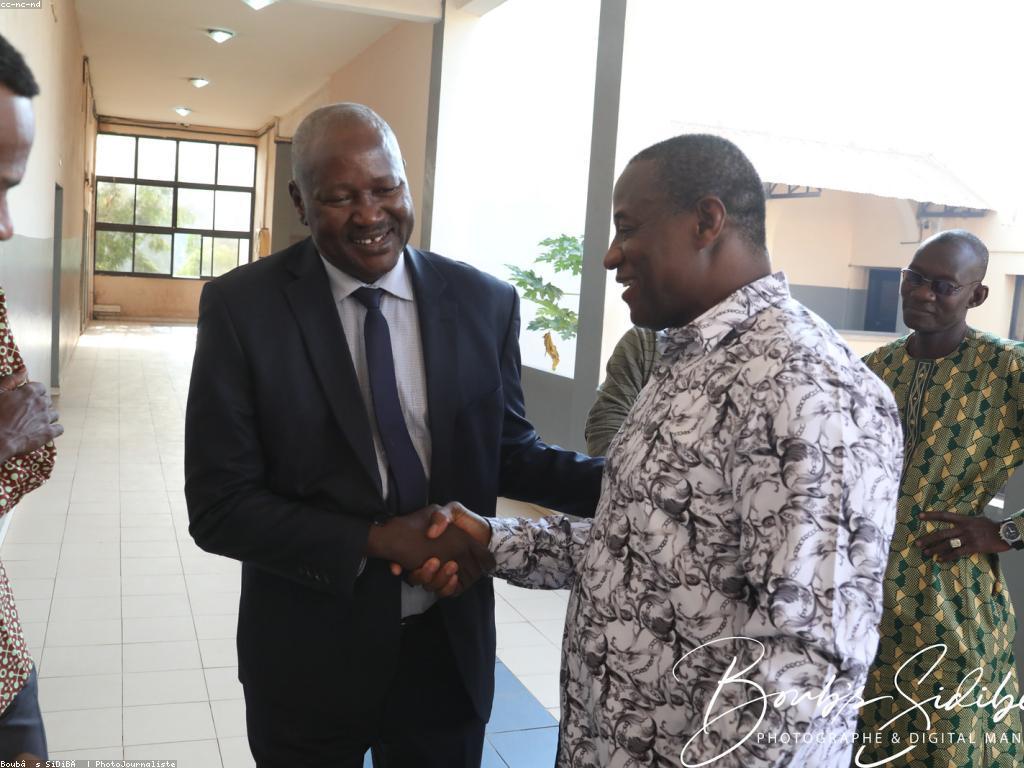 សារៈសំខាន់នៃព័ត៌មានស្លុតក្នុងការអភិវឌ្ឍន៍ភាពទំនាក់ទំនង